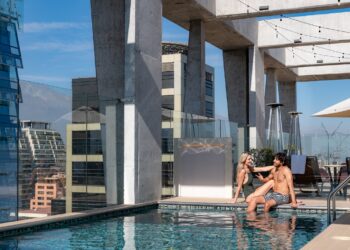 Halloween: Calabazas, brujas y fantasmas conquistan Hyatt Centric Santiago