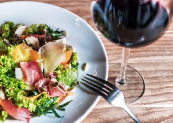 Cuatro recetas de ensaladas frescas y con proteínas para comenzar el año con energía