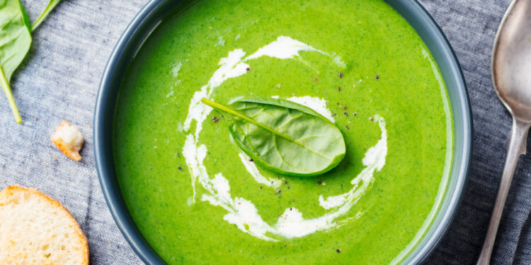 Cocina en casa: recetas de sopas y cremas con un toque español