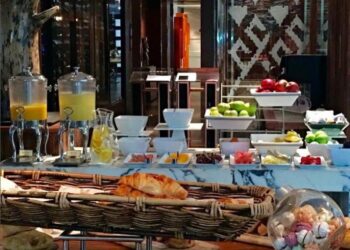 Sorprende a tu papá en Renaissance Santiago Hotel con una paella en vivo y una propuesta gastronómica única para celebrar su día
