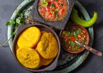 Frescura y sabor: Disfruta un pebre con toques de albahaca que no dejará a nadie indiferente