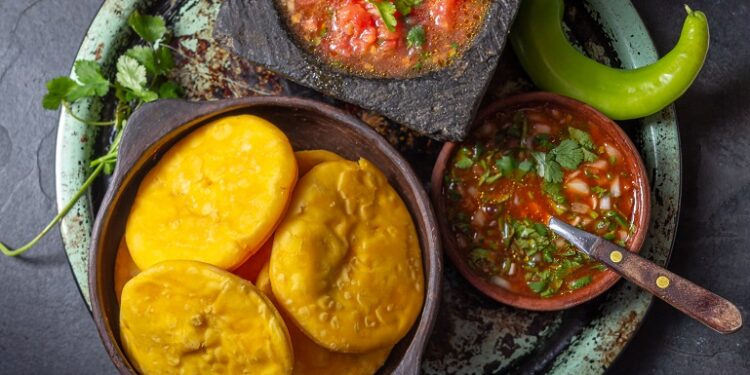 Frescura y sabor: Disfruta un pebre con toques de albahaca que no dejará a nadie indiferente