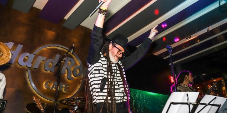HardRock Café Santiago y Marley Coffee lanzan su alianza comercial junto a Quique Neira