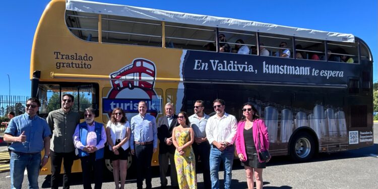 Un viaje único por Valdivia: Kunstmann lanza su verano 2025 con bus de dos pisos que recorrerá los principales atractivos de la ciudad