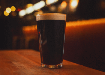 Kross revive su icónica K110: Scotch Ale de cuerpo robusto y alma ahumada