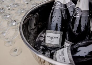 Un brindis bien hecho: claves para servir espumante y cerrar el año como corresponde