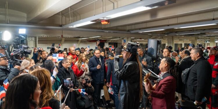República Dominicana irrumpe por sorpresa en el Subway de Grand Central resaltan su cultura musical y Nueva York siente el sabor dominicano