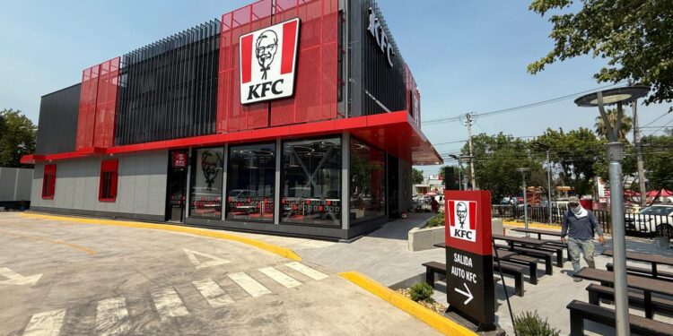 KFC inaugura en Chile su primer local modular sostenible y proyecta más de 20 aperturas para 2026