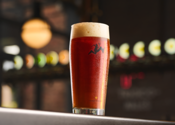 Kross presenta Kross 5 elaborada con Pisco Malpaso: una edición limitada que une dos referentes de la producción artesanal chilena