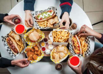 Doggis celebra 37 años con descuentos de hasta 40% y un año de consumo gratis