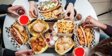 Doggis celebra 37 años con descuentos de hasta 40% y un año de consumo gratis