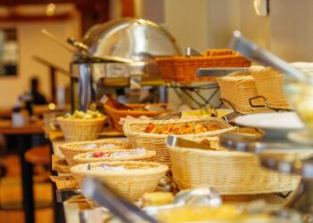 Desayunos para llevar: la tendencia hotelera que se adapta al ritmo de los viajeros