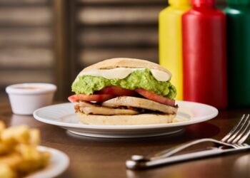 Sándwiches de Pernil, Arrollado y Lengua: tres íconos de las raíces chilenas que siguen vigentes en Fuente Chilena