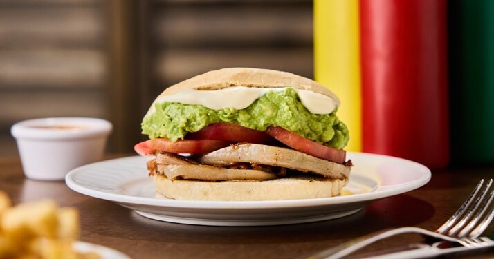 Sándwiches de Pernil, Arrollado y Lengua: tres íconos de las raíces chilenas que siguen vigentes en Fuente Chilena